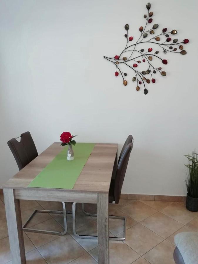 Apartment Mari Funtana Luaran gambar
