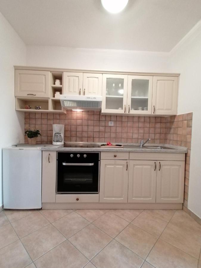 Apartment Mari Funtana Luaran gambar