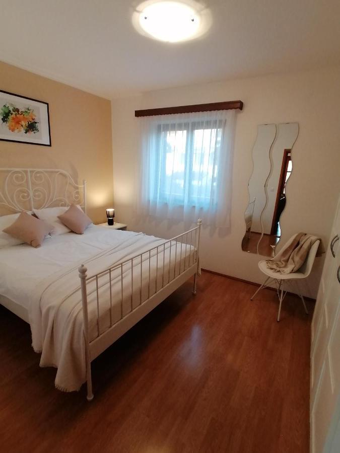 Apartment Mari Funtana Luaran gambar